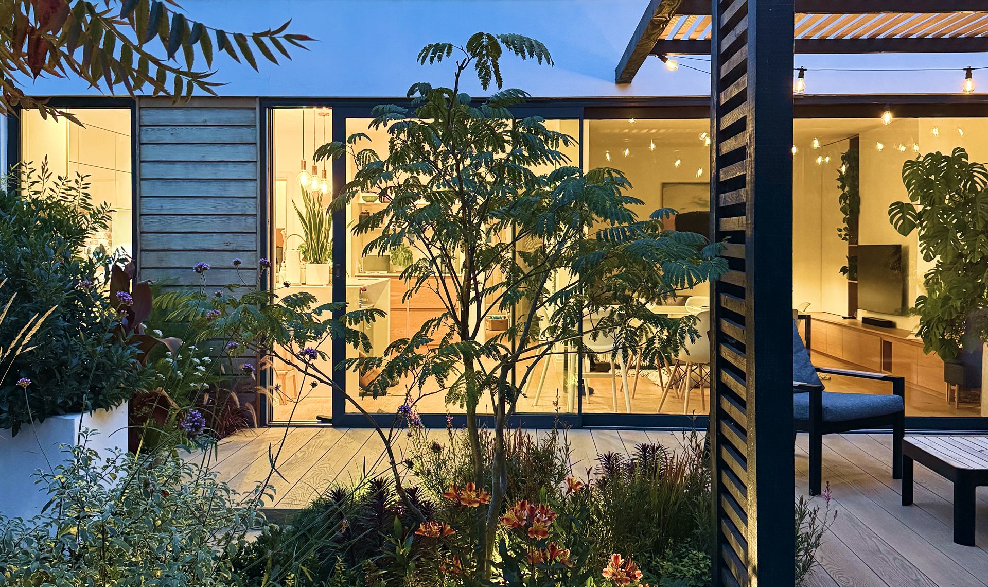 hero_desktop3_3_11zon